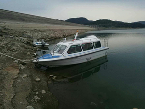 La barca ufficiale in vetroresina per il lancio 